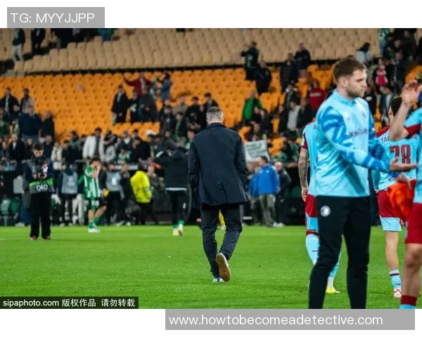 瓦伦西亚队主教练因家庭问题辞职，球队迎来换帅风波